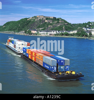 Binnenschiff transportieren Container Rhein River Ehrenbreitstein Festung Koblenz Deutschland Stockfoto