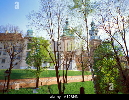 Königsschloss und Planty Park im Frühjahr Krakau Polen Stockfoto