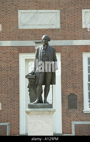 Statue George Washington vor Independence Hall, Philadelphia Stockfoto