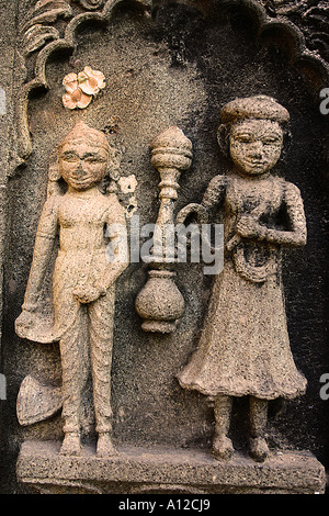 RSC75064 Skulptur des indischen paar auf Ahilyabai Hindu-Tempel, Indien Stockfoto