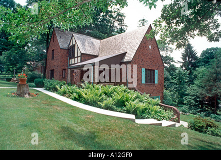 Pittsburgh, PA, USA, Amerika, Brick Green Rasen Vororte Single Family House, Haus, Wohnsiedlung Vorstädte usa Vorstädte Mittelschicht freistehend Stockfoto