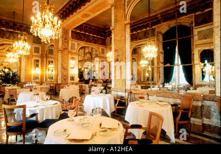 Paris Frankreich, französisches Haute Cuisine Restaurant, Speisesaal „Hotel de Crillon“ „Les Ambassadeurs“, europäische Luxuseinrichtung, Gastronomie, Stockfoto