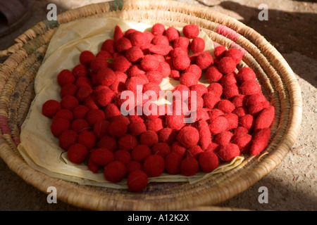 Gefärbte Filz und Stoff im Färber Souk in Marrakesch Marokko Stockfoto