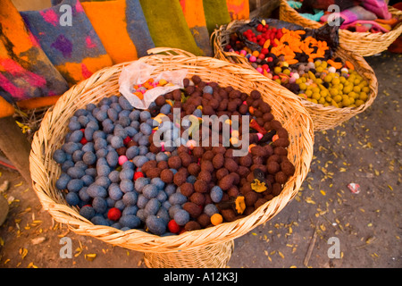 Gefärbte Filz und Stoff im Färber Souk in Marrakesch Marokko Stockfoto