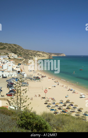 Portugal, an der westlichen Algarve, Strand und Dorf Salema Stockfoto