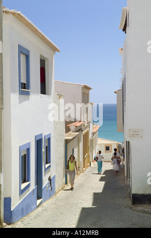 Burgau Dorf Straßenszene in der West-Algarve, Portugal Stockfoto
