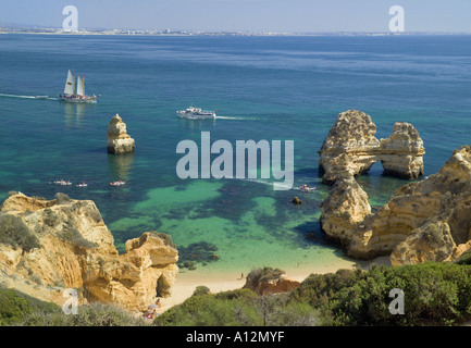 In der Nähe von Lagos Praia de Camilo Strand von den Klippen der Algarve Portugal Stockfoto