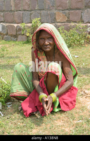 Ältere Bettler Indianerin, Indien Stockfoto