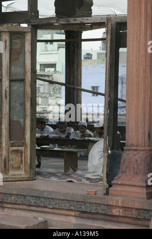 Studenten in eine islamische Schule in der Moschee Jama Masjid, Delhi, Indien Stockfoto