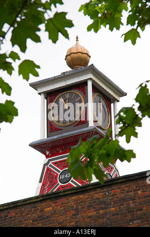 Uhr am Museum of Iron, Coalbrookdale, Ironbridge Gorge, Shropshire, England, Vereinigtes Königreich Stockfoto