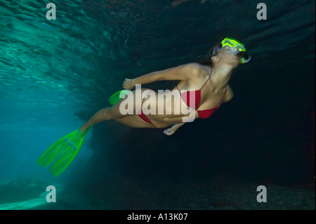 Frau Freitauchen in Swimming Hole Cay Sal Bank Bahamas-Inseln Stockfoto