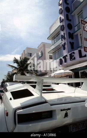 Lamborghini vor Colony Hotel. Art Deco-Viertel. Ocean Drive. South Beach. Miami Beach. Florida. USA Stockfoto