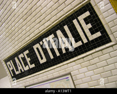 Place d ' Italie, u-Bahnstation in Zeile 5 der Metro Paris, Frankreich Stockfoto