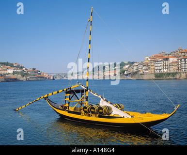 Oporto Costa Verde Portugal Rabelo Boot über den Fluss Douro Stockfoto
