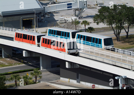 People Mover Monorail System transportiert Passagiere zwischen Hauptterminal und Flugzeuganstieg am internationalen Flughafen Tampa, Florida Stockfoto