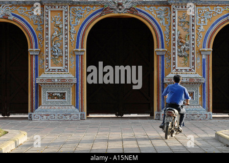 Chuong Palastruine Duc Tor Imperial Zitadelle der Stadt Hué Vietnam Stockfoto