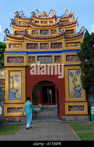 Eingang zum Thien Mieu Tempel innerhalb der kaiserlichen Gehäuse Stadt von Hue, Vietnam Stockfoto