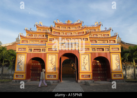 Gateway Thien Mieu Tempel innerhalb des kaiserlichen Gehäuse in der Zitadelle Stadt Hue Stockfoto