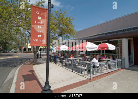 Das malerische Einkaufsviertel von Tampa Florida kennen als den alten Hyde Park Village Einkaufs- und Restaurant Bezirk der Stadt Essen Stockfoto