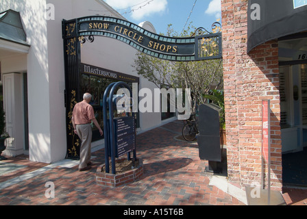 Das malerische Einkaufsviertel von Tampa Florida kennen als den alten Hyde Park Village Einkaufs- und Restaurant Bezirk der Stadt Essen Stockfoto