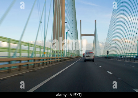 Horizontale Ansicht des Zweiten Severn Bridge [ail groesfan Hafren] aka der Prinz von Wales Brücke (Pont Tywysog Cymru) Überschreiten der Severn Estuary. Stockfoto