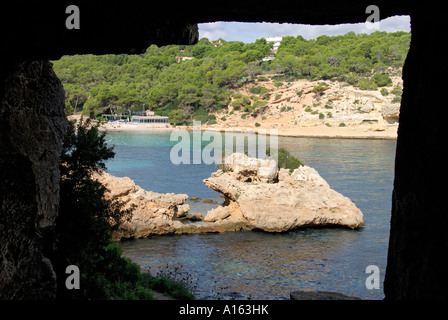 "Blick aus einer Höhle, Küste von ^ Mallorca" Stockfoto