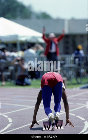 Digitale Abbildung des weiblichen Athleten konkurrieren in Track meet Stockfoto