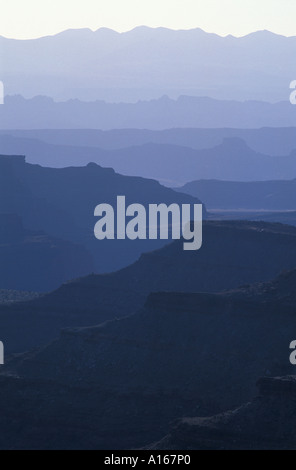 Canyonlands National Park UT Waschfrau Bogen wie in der Nähe von Mesa Arch Insel im Stadtteil Himmel aus gesehen Stockfoto