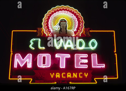 El-Vado-Motel Neon unterzeichnen in der Nacht auf der Route 66, Central Avenue, Albuquerque, New Mexico, USA Stockfoto