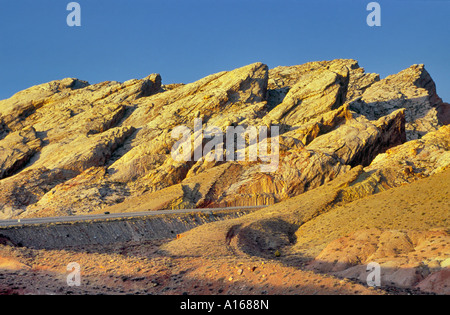 Ich 70 Autobahn in der Nähe von The Squeeze in San Rafael Reef, Sonnenaufgang, westlich des Green River, Utah, USA Stockfoto