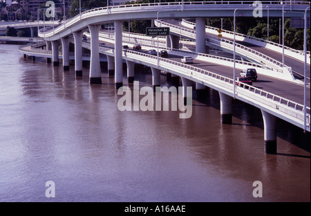 Hochstraße entlang Brisbane river Stockfoto