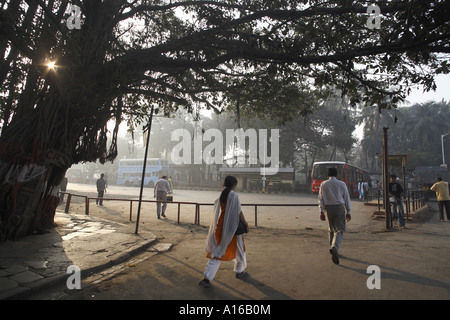 Am frühen Morgen am VT Victoria Terminus Bahnhof bus-Endstation Bombay Indien Stockfoto