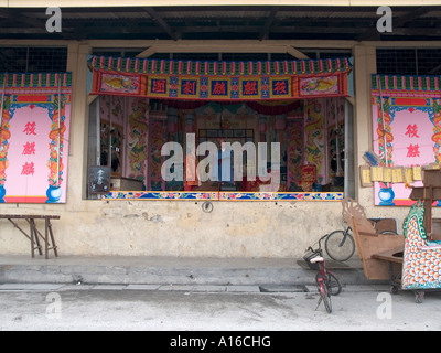 Zwei Darsteller, die Proben im Teatro Nan Thien Tempel während der neun Kaiser Gott Festival Ampang Kuala Lumpur Stockfoto