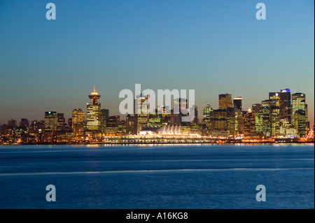 Skyline von Vancouver BC entnommen aus North Vancouver Vancouver British Columbia Kanada Stockfoto