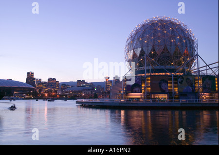 Vancouver British Columbia Kanada Wissenschaft und Stadt Aussicht auf False Creek Stockfoto