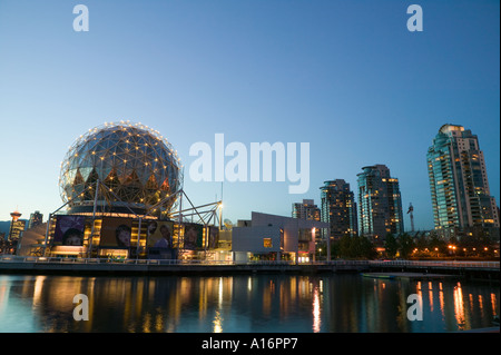 Vancouver British Columbia Kanada Wissenschaft und Stadt Aussicht auf False Creek Stockfoto