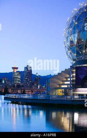 Vancouver British Columbia Kanada Wissenschaft und Stadt Aussicht auf False Creek Stockfoto