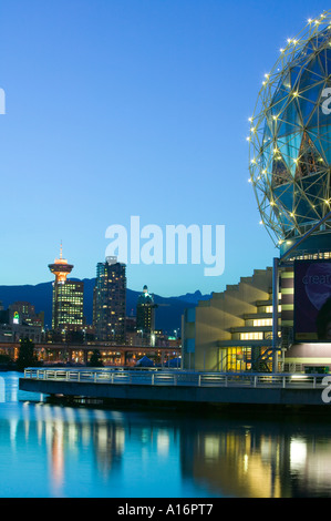 Vancouver British Columbia Kanada Wissenschaft und Stadt Aussicht auf False Creek Stockfoto