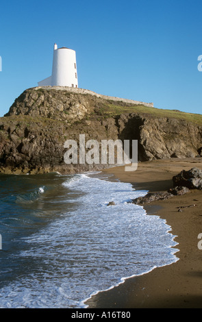 Der alte Leuchtturm Twr Mawr auf Ynys Llanddwyn island Stockfoto
