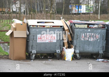 Sammelstelle Altpapier Stockfoto