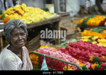 Einen bunten Blumenmarkt in Tamil Nadu, Indien Stockfoto