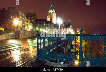 Die terrasse Dufferin und Chateau Frontenac bei Nacht Stockfoto