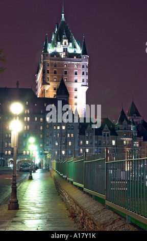 Die Terrasse Dufferin und Chateau Frontenac in der Nacht Stockfoto