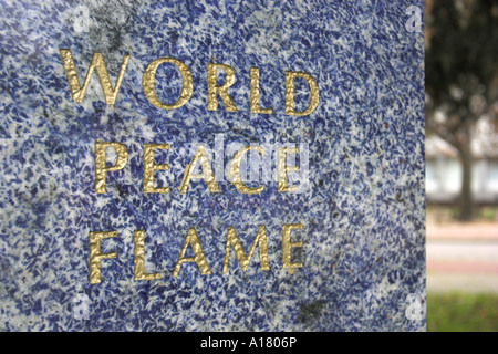 Welt Frieden Flamme Memorial Denkmal und Frieden Weg außerhalb der Friedenspalast in den Haag in den Niederlanden Stockfoto