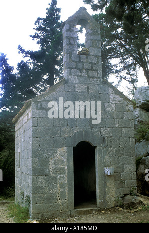 Kapelle im Garten des 12. Jahrhundert Benediktiner-Kloster auf Str. Marys Insel, auf der großen See und Nationalpark Insel Mljet. Stockfoto