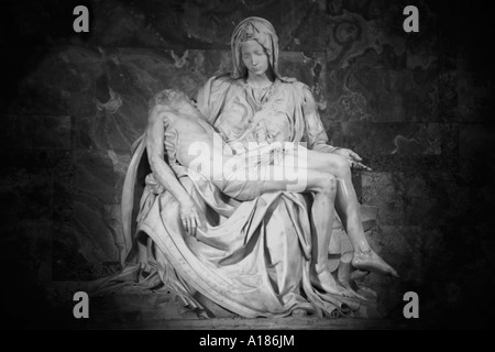 La Pieta Skulptur von Michelangelo in St Peters Basilica der Vatikan Rom Italien Europa EU Stockfoto