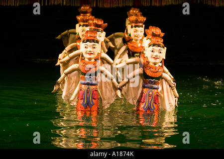 Traditionelle Wasser-Puppen zeigen im Thăng Long Theater in Hanoi Vietnam Stockfoto