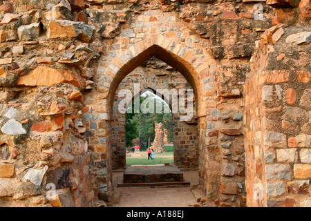 Ruinen in Qutb Minar Komplex, Neu-Delhi Stockfoto