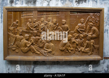 2007 Geschichtenerzählen Bronze Formen innen Hoa Lo Gefängnis Hanoi Hilton Stockfoto