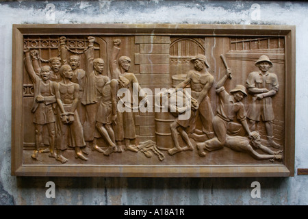 2007 Geschichtenerzählen Bronze Formen innen Hoa Lo Gefängnis Hanoi Hilton Stockfoto